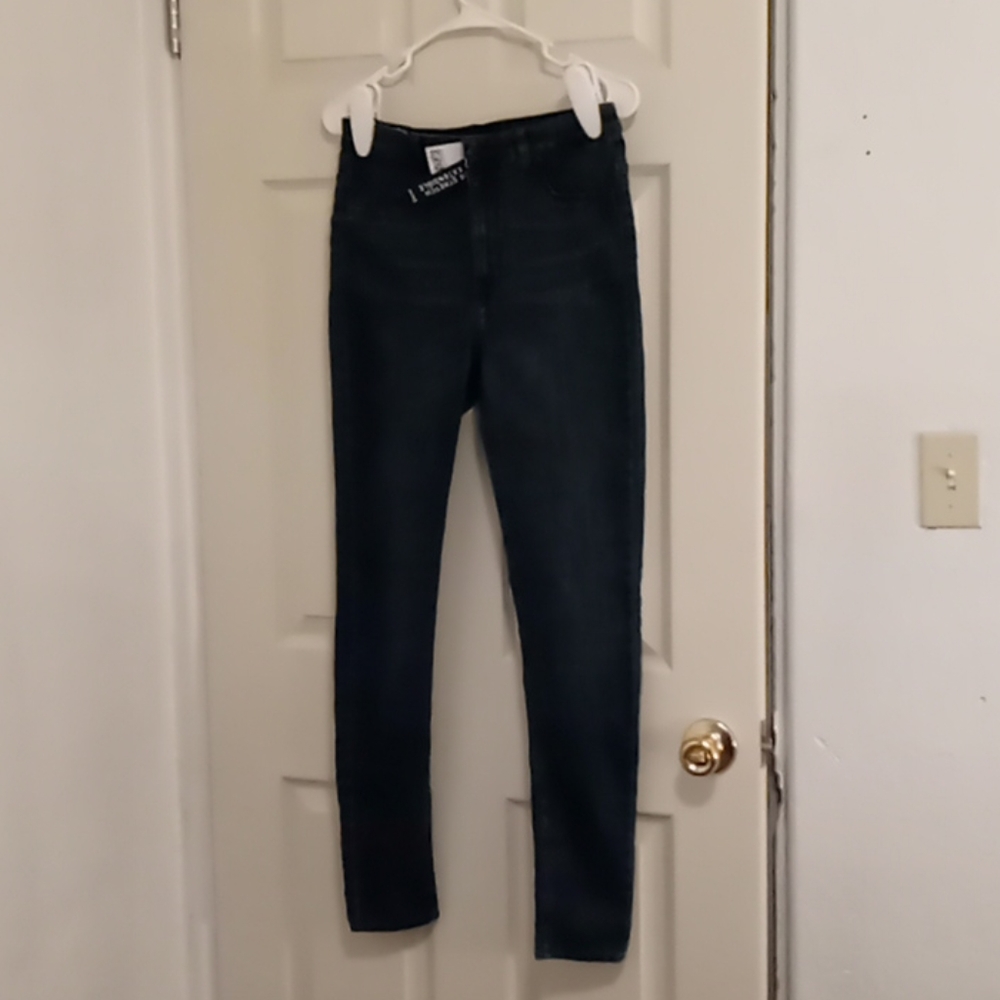 Divided Ladies Super Skinny Jeans. Size 8. NWT.